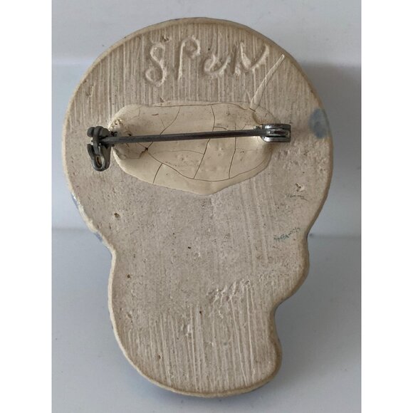 Virgin Mary Brooch Pin Blue Gold Trim Ceramic Glazed Painted Signed VTG - Picture 3 of 4